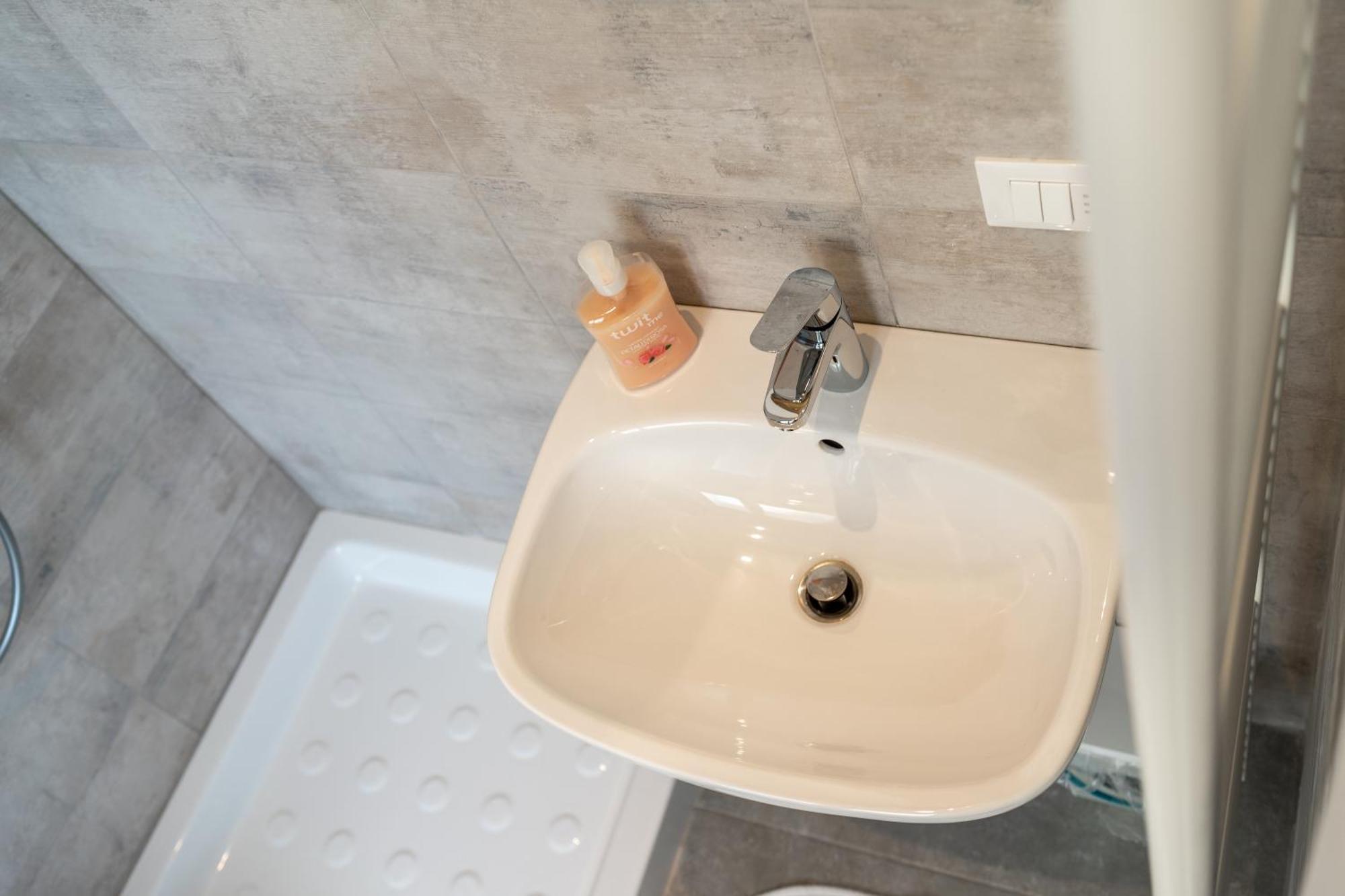Charme In Fiera - Zona Fiera Apartment เวโรนา ภายนอก รูปภาพ